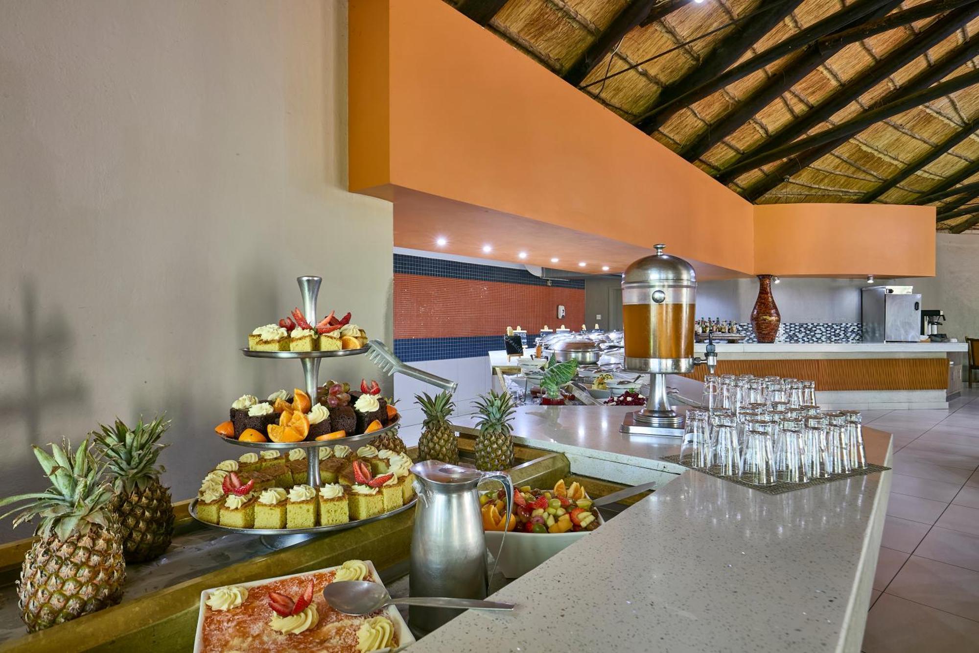 Cresta Marang Gardens Hotel Francistown Exterior foto