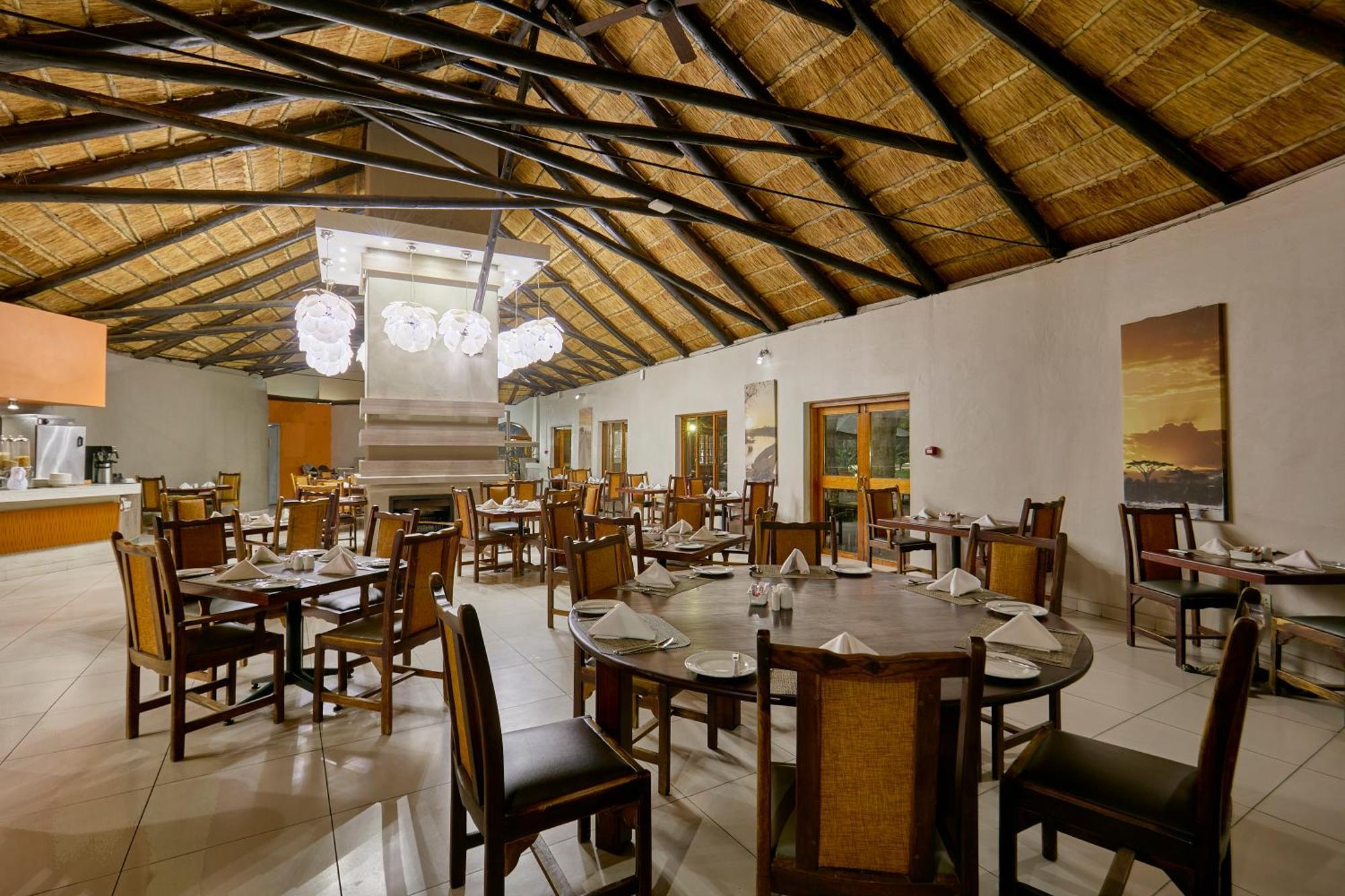 Cresta Marang Gardens Hotel Francistown Exterior foto