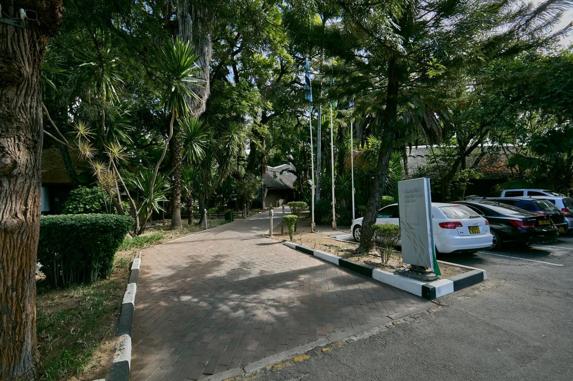 Cresta Marang Gardens Hotel Francistown Exterior foto